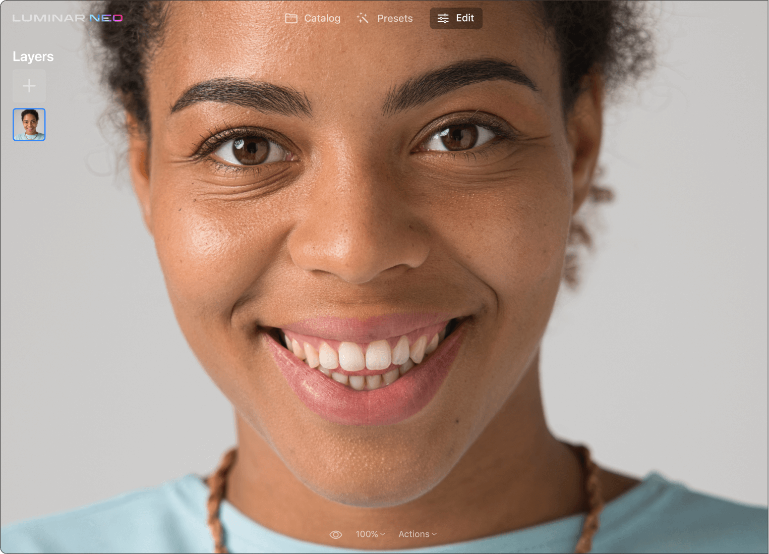 Skin retoucher: original photo after using skin editing